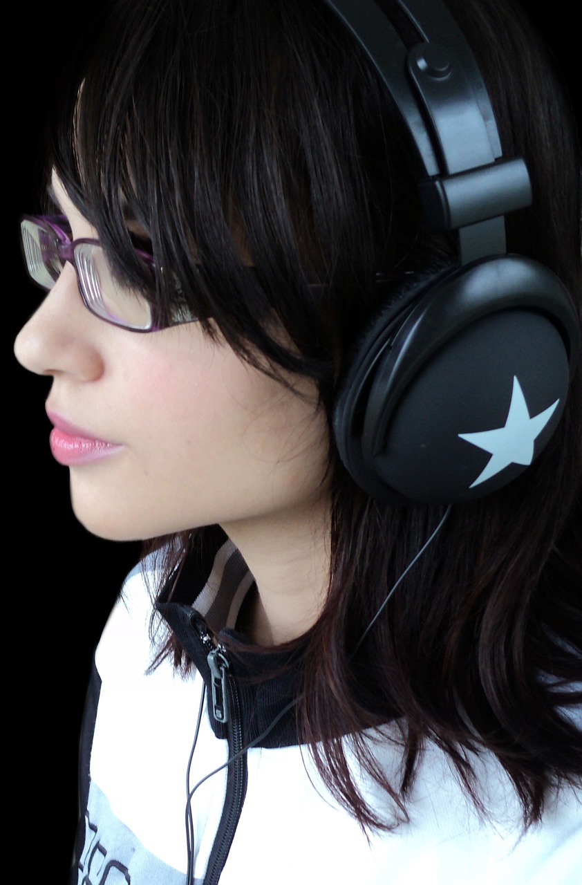 headphones, girl, young-468924.jpg